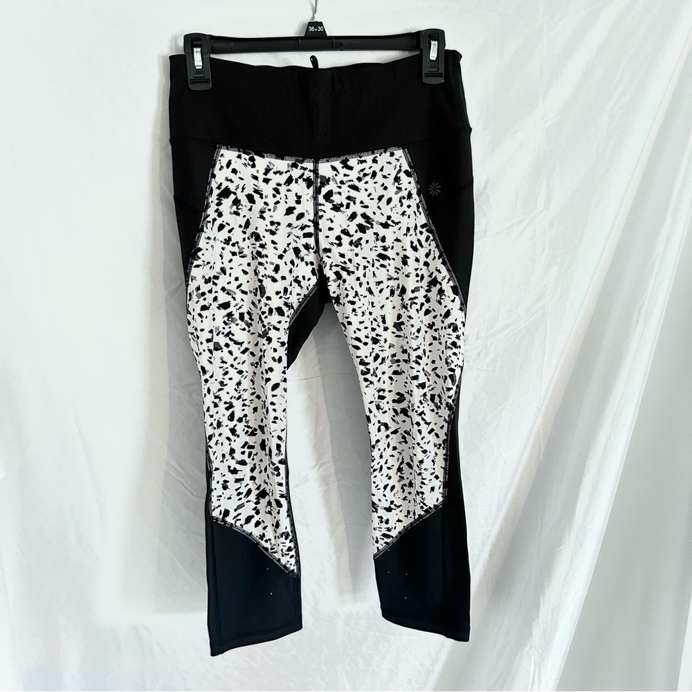 Athleta Printed Stealth TruCool Capri Leggings cut out design White/Black Size M